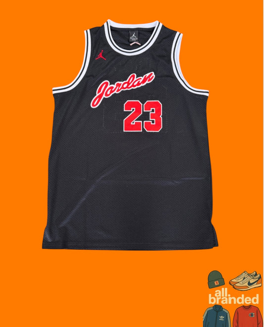 Jordan Trikot (L)